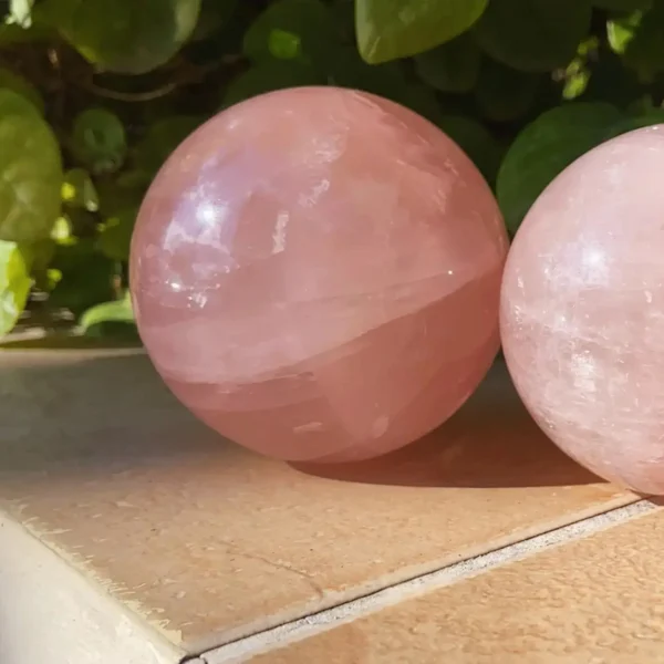 Rose Quartz Sphere M - Image 3