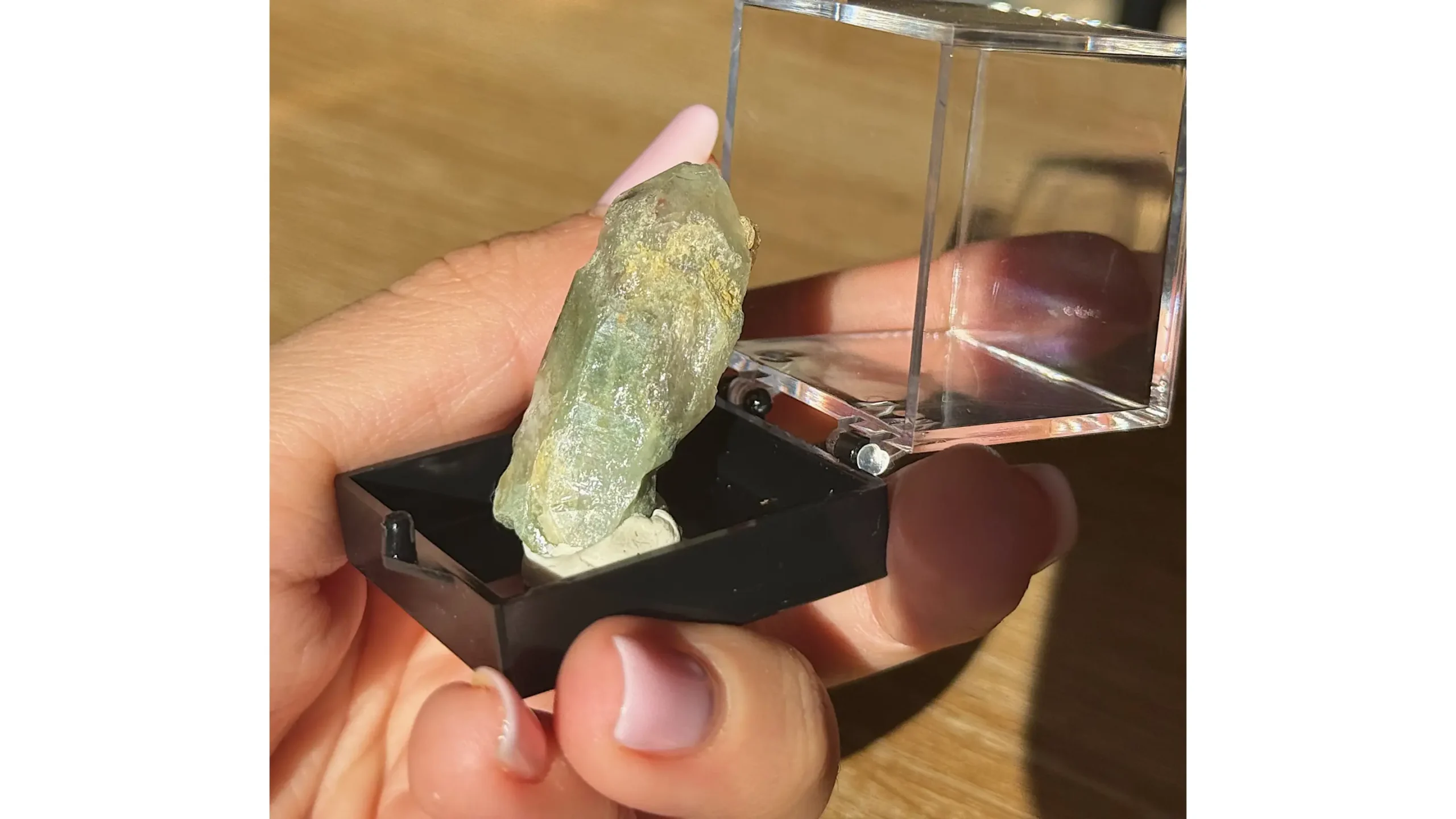 💚Prehnite Specimen Display Box✨