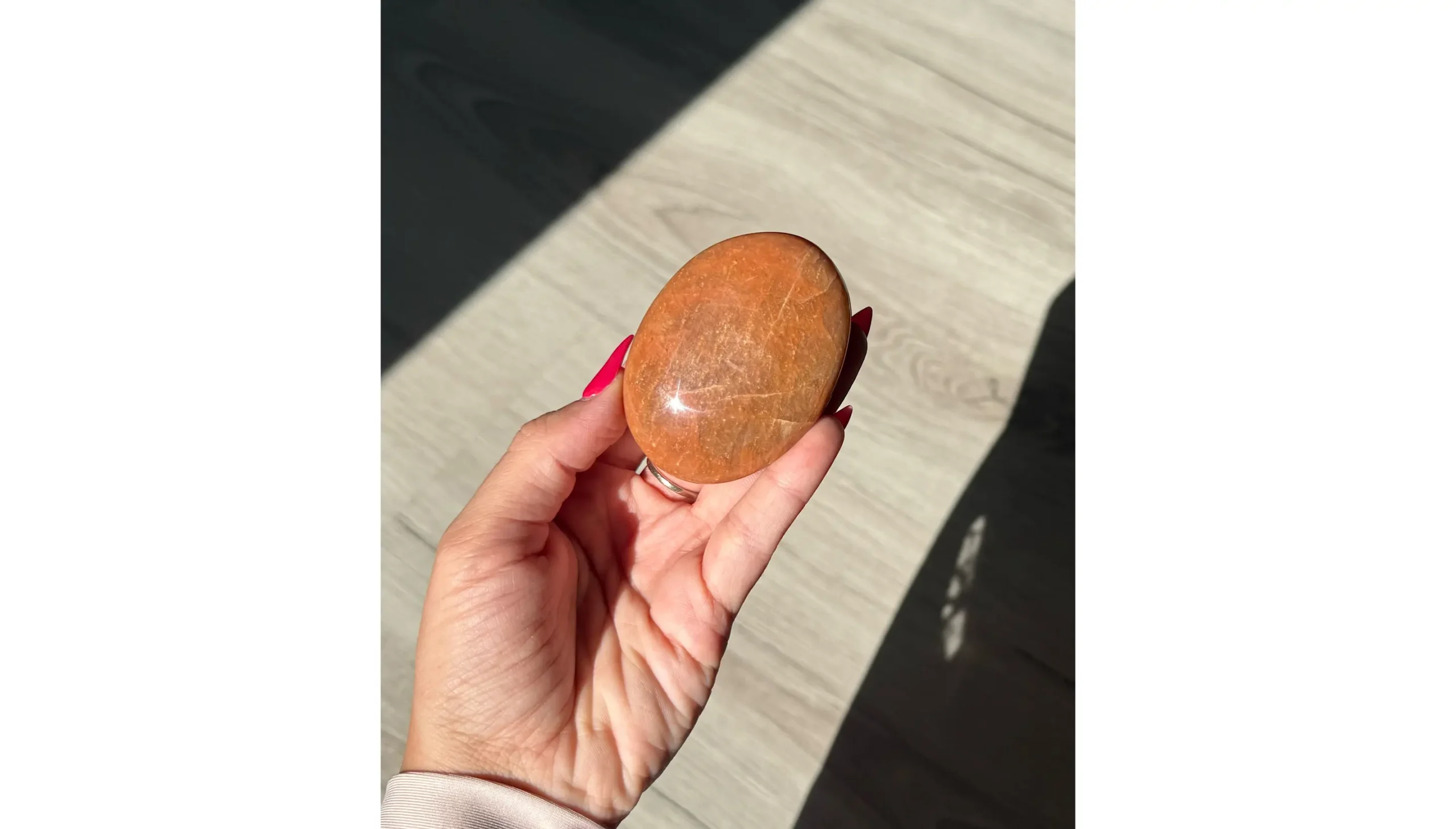 🌙🍑✨The Moonlit Path ~ Peachy Moonstone Palm Stone✨🍑🌙 - Image 2