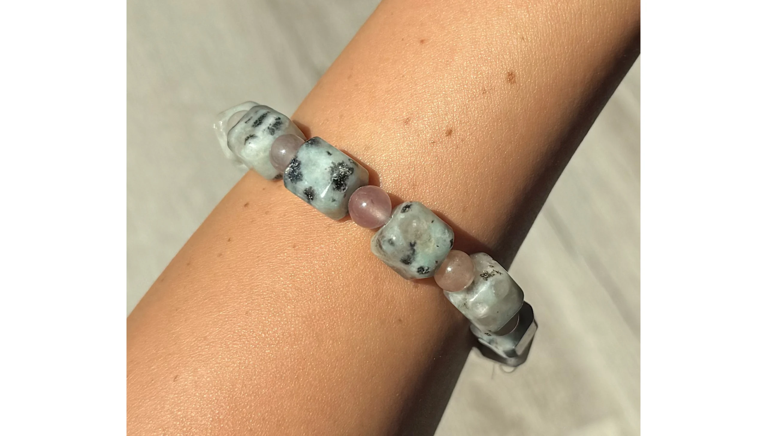 🌿🤍Verdant Harmony ~ Kiwi Jasper & Rose Quartz🤍🌿