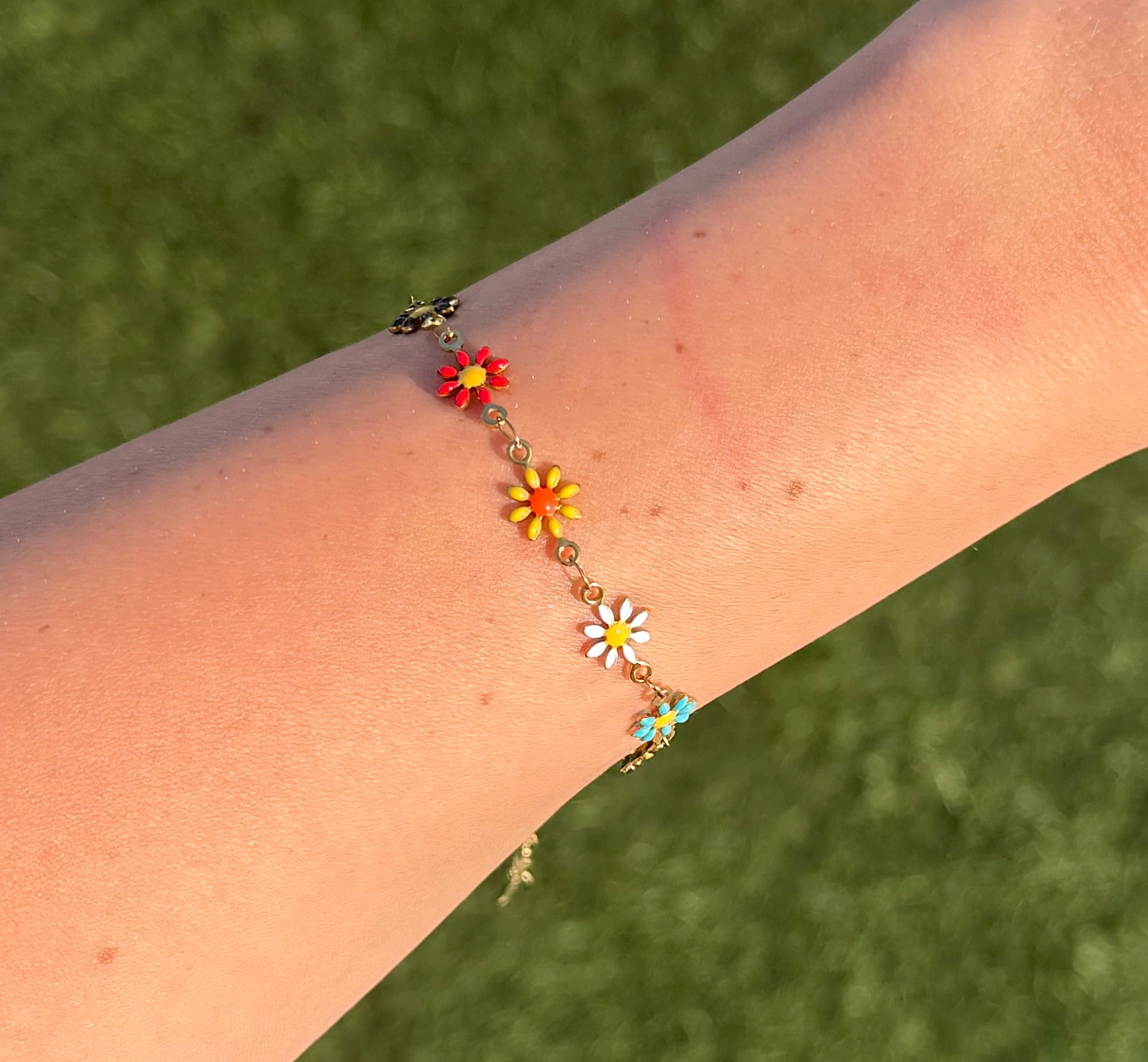 🌼🌈Daisy Parade ~ 18K Gold Plated Bracelet🌈🌼