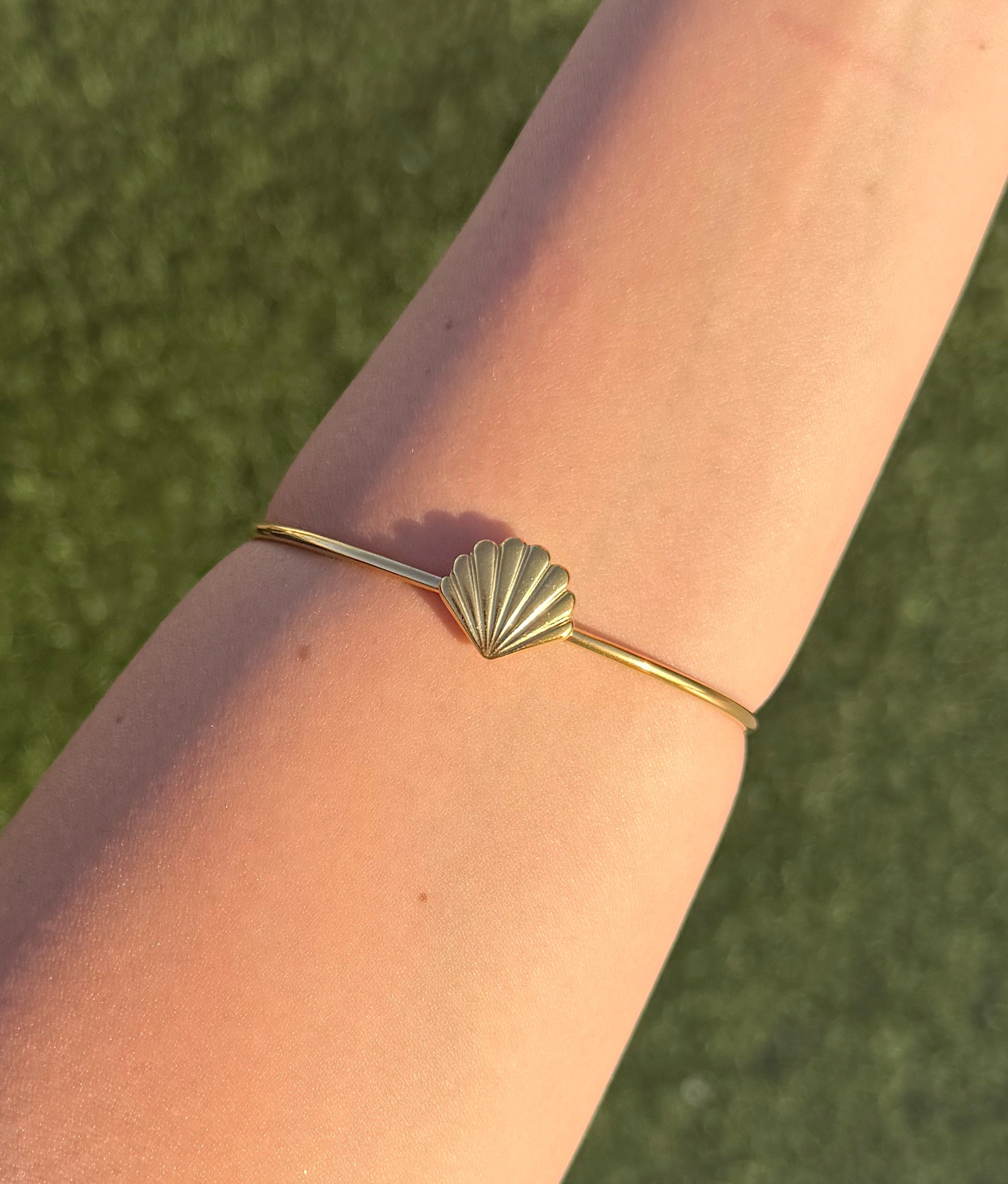 🐚The Aphrodite Shell ~ 18K Gold Plated Bangle🐚