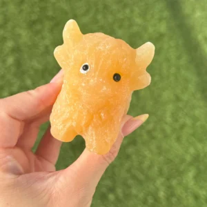 🧡🐮The Golden Wink ~ Orange Calcite Highland Cow🐮🧡